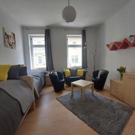 Schoene Zwei-Zimmer-Wohnung "W2" Mit 4 Einzelbetten Und Wlan In Zwenkau Bei Leipzig Im Neuseenland Exterior foto