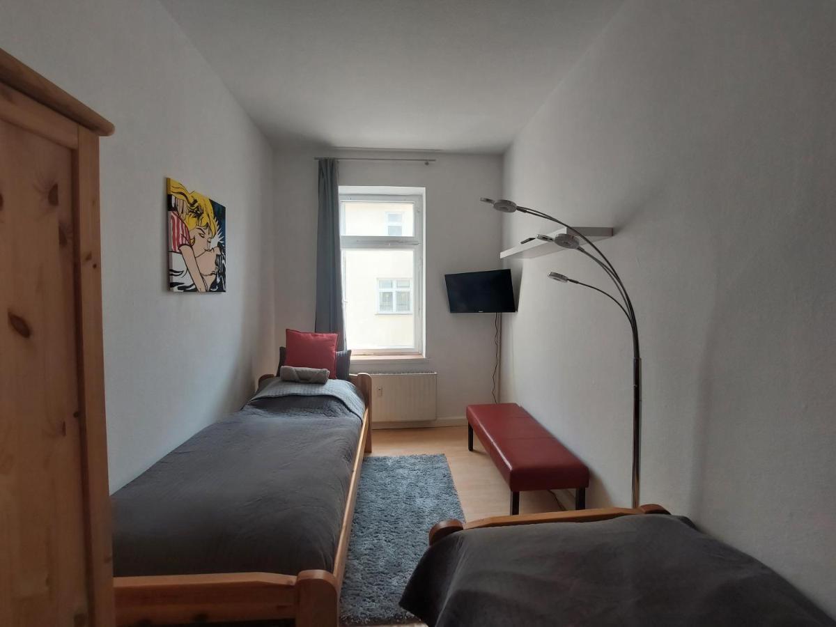 Schoene Zwei-Zimmer-Wohnung "W2" Mit 4 Einzelbetten Und Wlan In Zwenkau Bei Leipzig Im Neuseenland Exterior foto